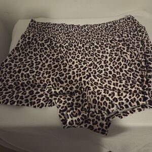 Chic Leopard Print Women's Pajama Shorts
